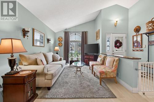 23 Juliebeth Drive, Hamilton, ON - Indoor Photo Showing Living Room