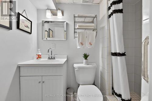 23 Juliebeth Drive, Hamilton, ON - Indoor Photo Showing Bathroom