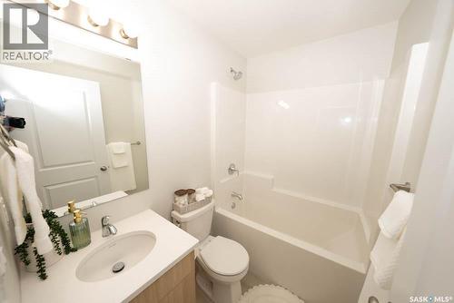 630 Yuel Crescent, Saskatoon, SK - Indoor Photo Showing Bathroom