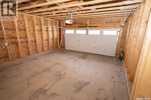 630 Yuel Crescent, Saskatoon, SK - Indoor Photo Showing Garage