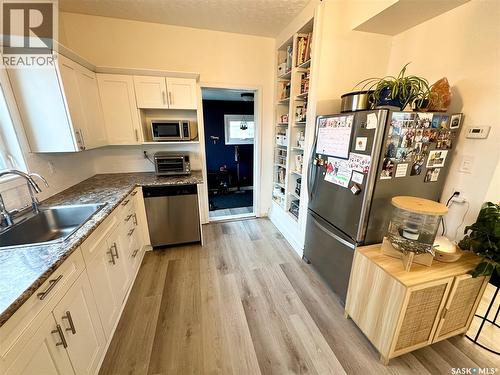 416 3Rd Street Se, Weyburn, SK - Indoor Photo Showing Kitchen With Stainless Steel Kitchen