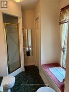 Ensuite bath with bench window - 