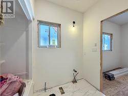 Main 4pc Bath - 
