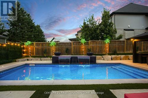 90 Pebblecreek Walk W, London North (North R), ON - Outdoor With In Ground Pool With Backyard