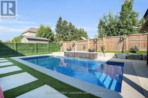 90 Pebblecreek Walk W, London North (North R), ON - Outdoor With In Ground Pool With Backyard