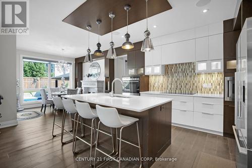 90 Pebblecreek Walk W, London North (North R), ON - Indoor Photo Showing Kitchen With Upgraded Kitchen