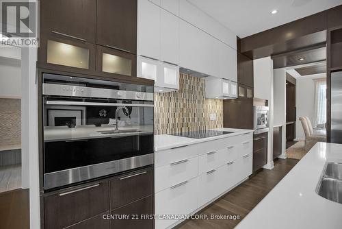 90 Pebblecreek Walk W, London North (North R), ON - Indoor Photo Showing Kitchen With Upgraded Kitchen