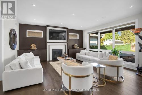 90 Pebblecreek Walk W, London North (North R), ON - Indoor Photo Showing Living Room With Fireplace