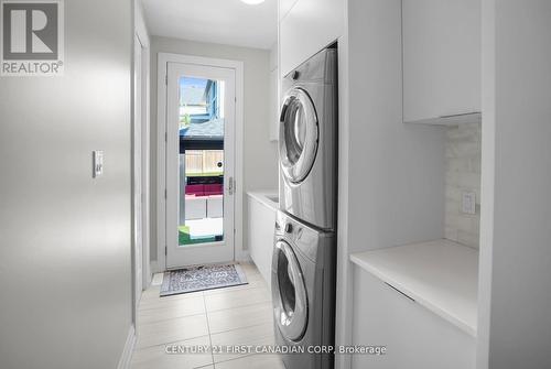 90 Pebblecreek Walk W, London North (North R), ON - Indoor Photo Showing Laundry Room