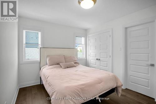 90 Pebblecreek Walk W, London North (North R), ON - Indoor Photo Showing Bedroom