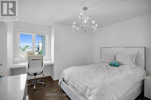 90 Pebblecreek Walk W, London North (North R), ON - Indoor Photo Showing Bedroom