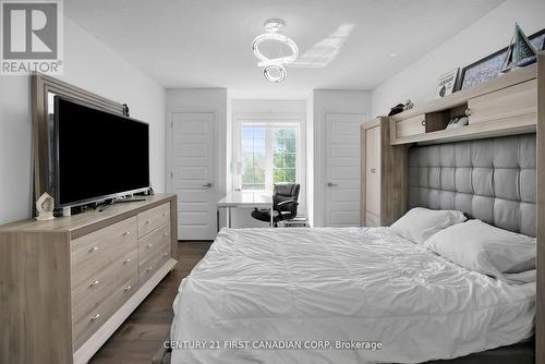 90 Pebblecreek Walk W, London North (North R), ON - Indoor Photo Showing Bedroom