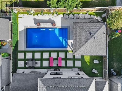 90 Pebblecreek Walk W, London North (North R), ON - Outdoor With In Ground Pool