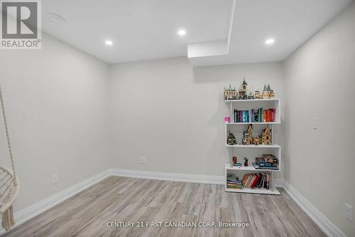 90 Pebblecreek Walk W, London North (North R), ON - Indoor