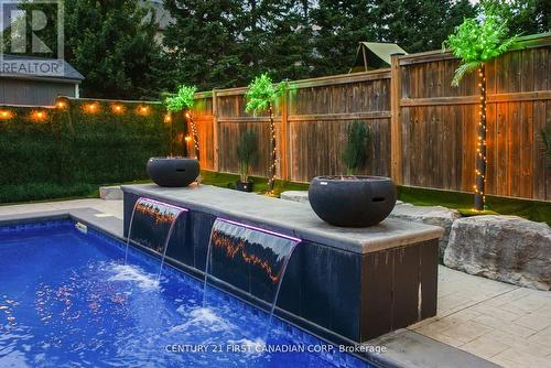 90 Pebblecreek Walk W, London North (North R), ON - Outdoor With Backyard