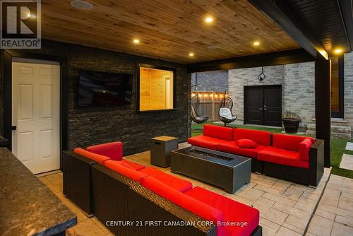 90 Pebblecreek Walk W, London North (North R), ON -  With Exterior