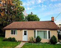 166 JOHN STREET W Bradford West Gwillimbury, ON L3Z 2A7
