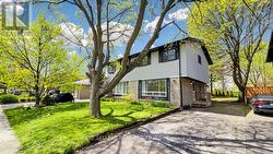 177 MCCRANEY STREET W Oakville, ON L6H 1H8