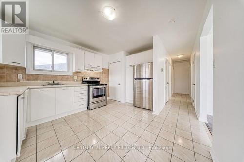 381 Conant Street, Oshawa, ON - Indoor Photo Showing Kitchen
