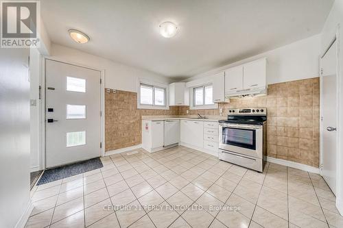381 Conant Street, Oshawa, ON - Indoor Photo Showing Kitchen