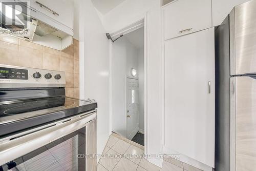 381 Conant Street, Oshawa, ON - Indoor Photo Showing Kitchen