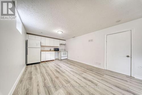 381 Conant Street, Oshawa, ON - Indoor Photo Showing Kitchen