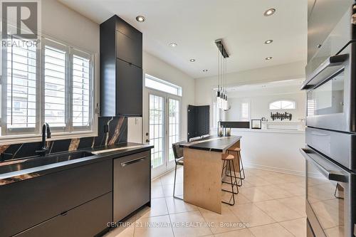 92 Riverwalk Drive, Markham, ON - Indoor Photo Showing Kitchen With Upgraded Kitchen