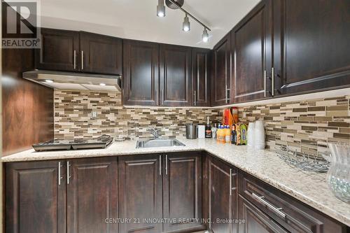 92 Riverwalk Drive, Markham, ON - Indoor Photo Showing Kitchen With Upgraded Kitchen
