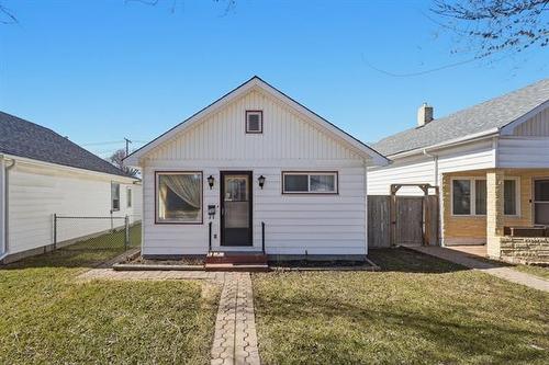 284 Kilbride AVE  Winnipeg, MB R2V 1A2