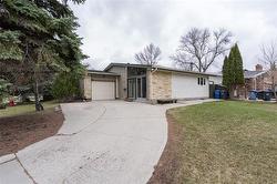 44 Falconer BAY  Winnipeg, MB R2M 4R5