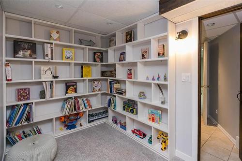 44 Falconer Bay, Winnipeg, MB 