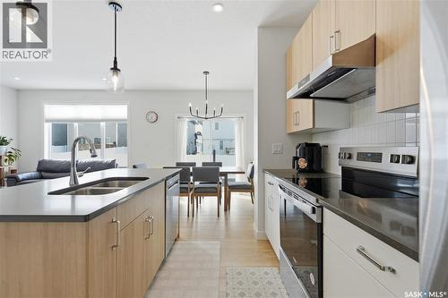 159 Doran Way, Saskatoon, SK - Indoor Photo Showing Kitchen With Double Sink With Upgraded Kitchen