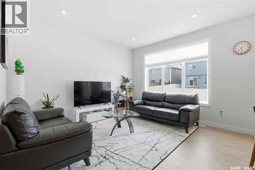 159 Doran Way, Saskatoon, SK - Indoor Photo Showing Living Room