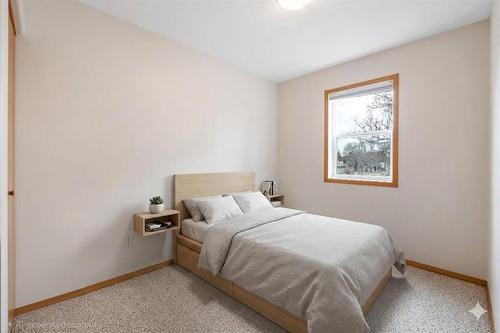 79 Fernwood Avenue, Winnipeg, MB - Indoor Photo Showing Bedroom
