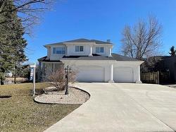 157 Park Place W  Winnipeg, MB R3P 2C8