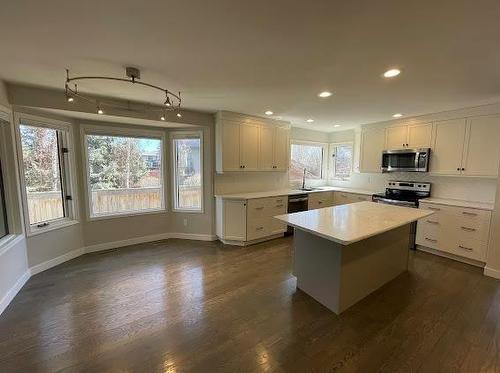 157 Park Place W, Winnipeg, MB - Indoor Photo Showing Kitchen