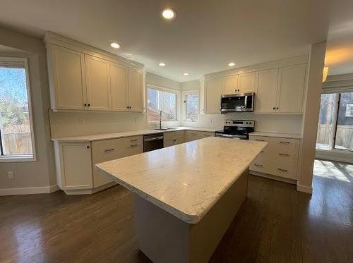 157 Park Place W, Winnipeg, MB - Indoor Photo Showing Kitchen