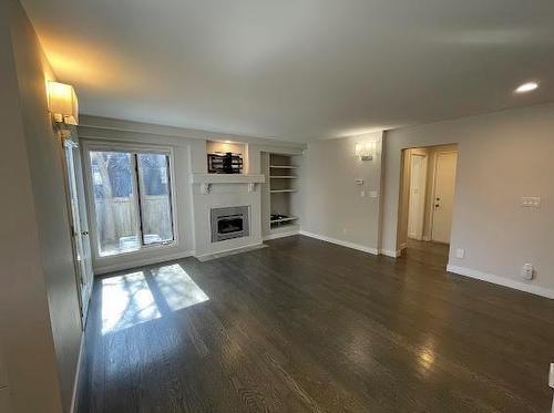 157 Park Place W, Winnipeg, MB - Indoor Photo Showing Living Room With Fireplace