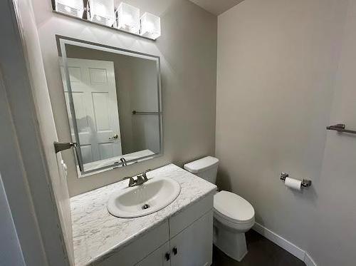 157 Park Place W, Winnipeg, MB - Indoor Photo Showing Bathroom