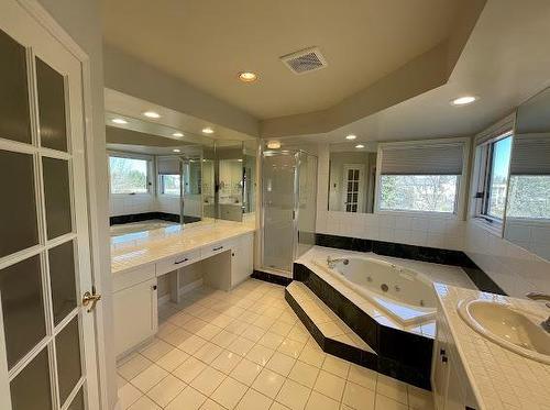 157 Park Place W, Winnipeg, MB - Indoor Photo Showing Bathroom