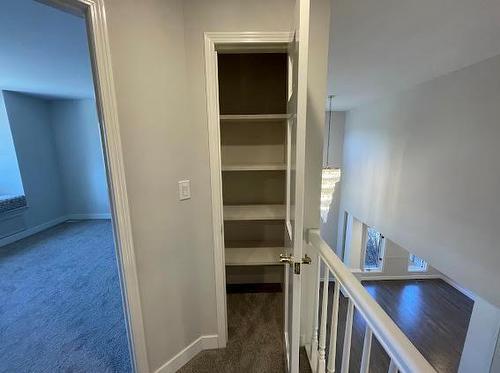 157 Park Place W, Winnipeg, MB - Indoor Photo Showing Other Room