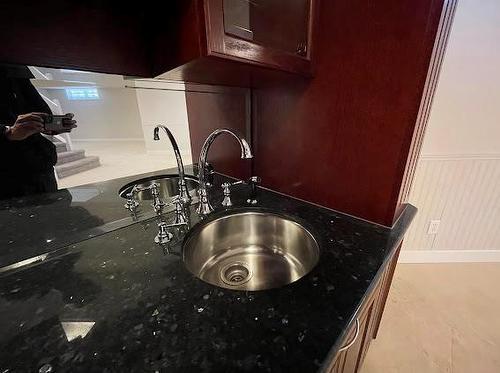 157 Park Place W, Winnipeg, MB - Indoor Photo Showing Kitchen With Double Sink