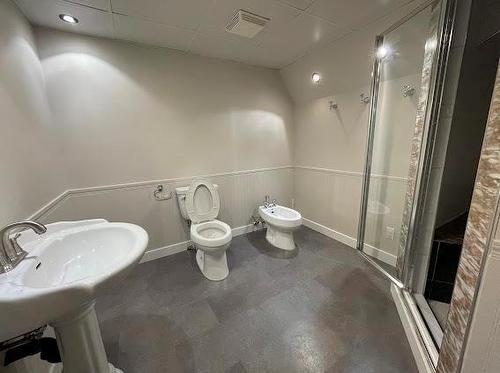 157 Park Place W, Winnipeg, MB - Indoor Photo Showing Bathroom