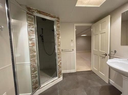 157 Park Place W, Winnipeg, MB - Indoor Photo Showing Bathroom