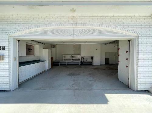 157 Park Place W, Winnipeg, MB - Indoor Photo Showing Garage