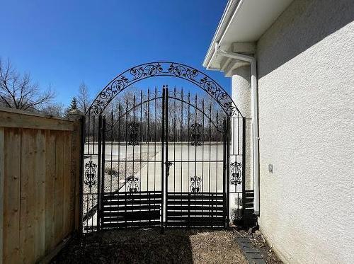 157 Park Place W, Winnipeg, MB - Outdoor