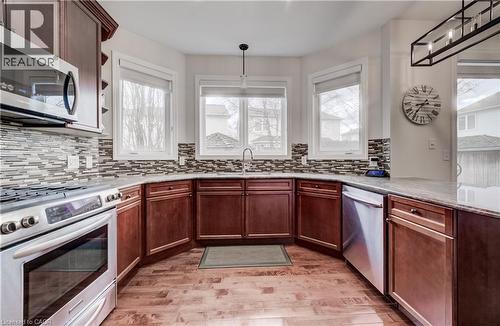47 Dellgrove Circle, Cambridge, ON - Indoor Photo Showing Kitchen With Double Sink With Upgraded Kitchen
