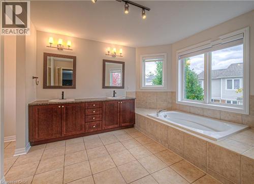 47 Dellgrove Circle, Cambridge, ON - Indoor Photo Showing Bathroom
