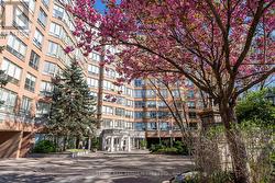 403 - 1 RIPLEY AVENUE Toronto, ON M6S 4Z6