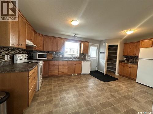 46 Clarke Avenue, Yorkton, SK - Indoor Photo Showing Kitchen